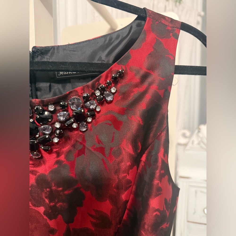 Jessica Howard Red Black Floral Cocktail Dress Size 12 Beaded Neckline Midi - Picture 3 of 9